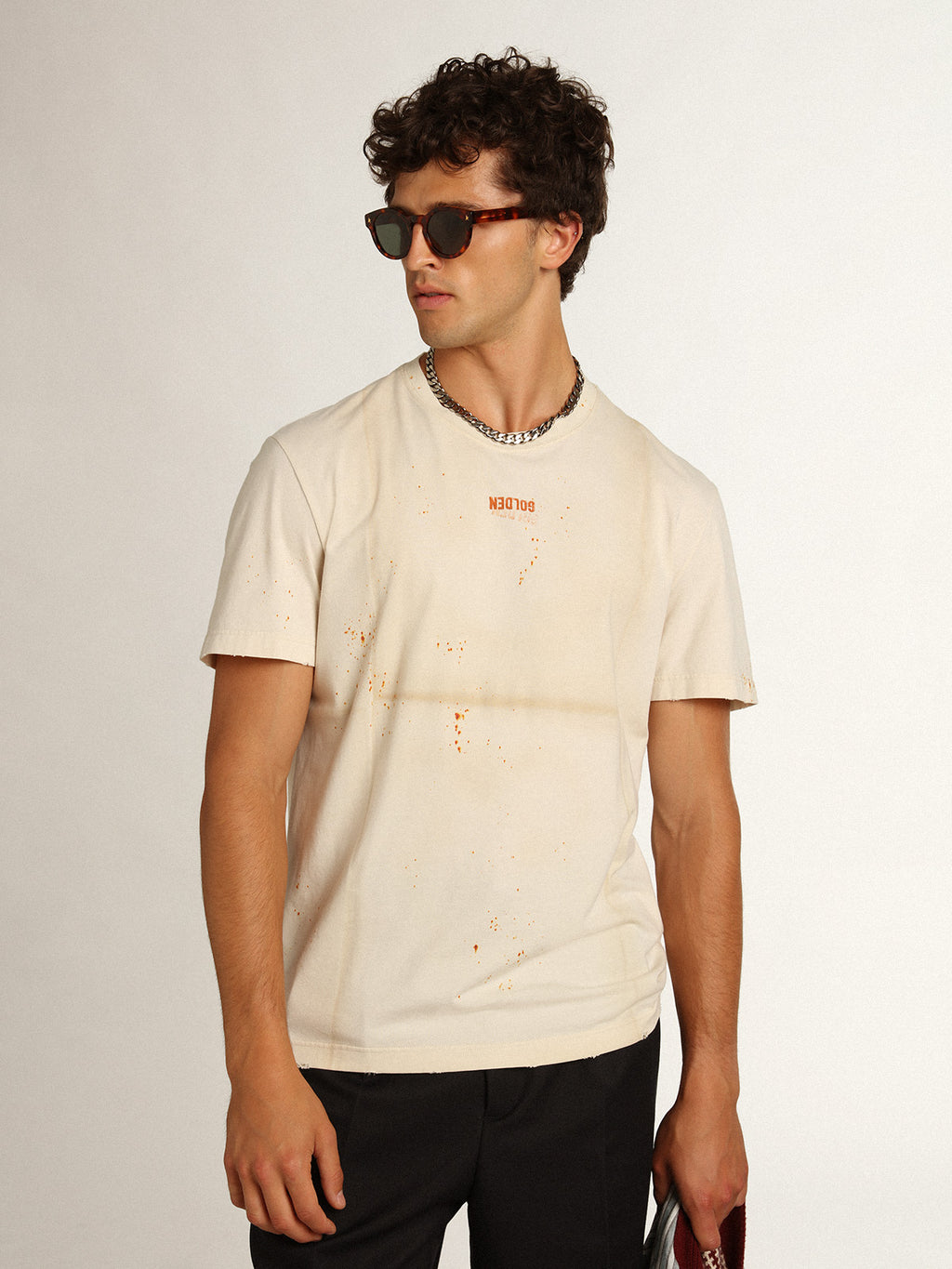 Men's bone white T-shirt with lettering and distressed details| Golden Goose