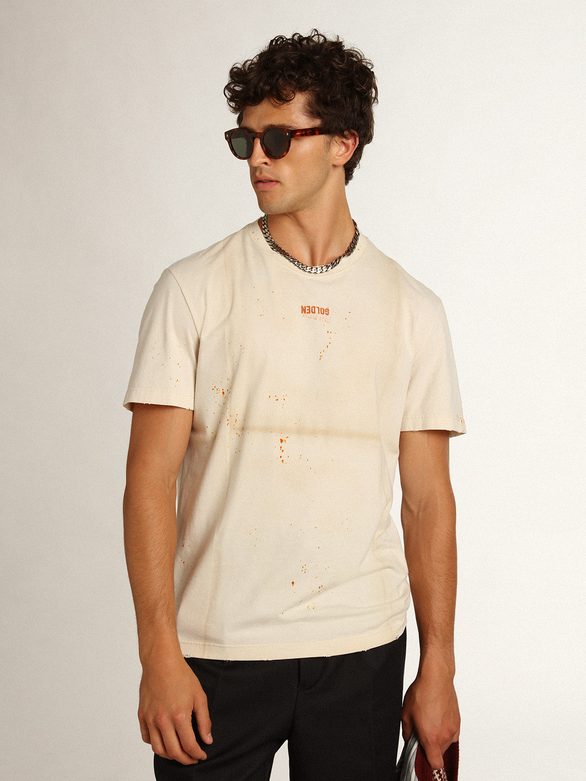 Men's bone white T-shirt with lettering and distressed details| Golden Goose