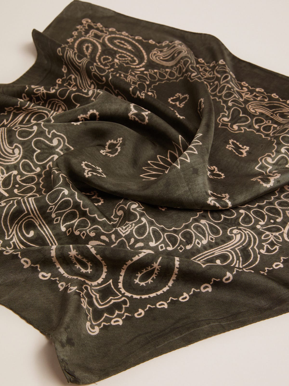 Moss-green scarf with paisley pattern| Golden Goose