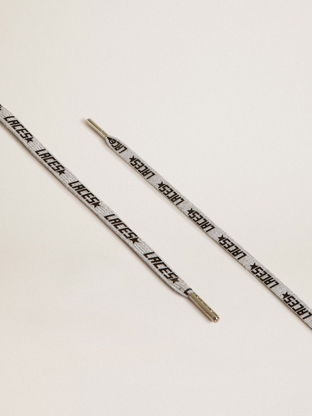 Ice-colored laces with contrasting black 'Laces' lettering| Golden Goose