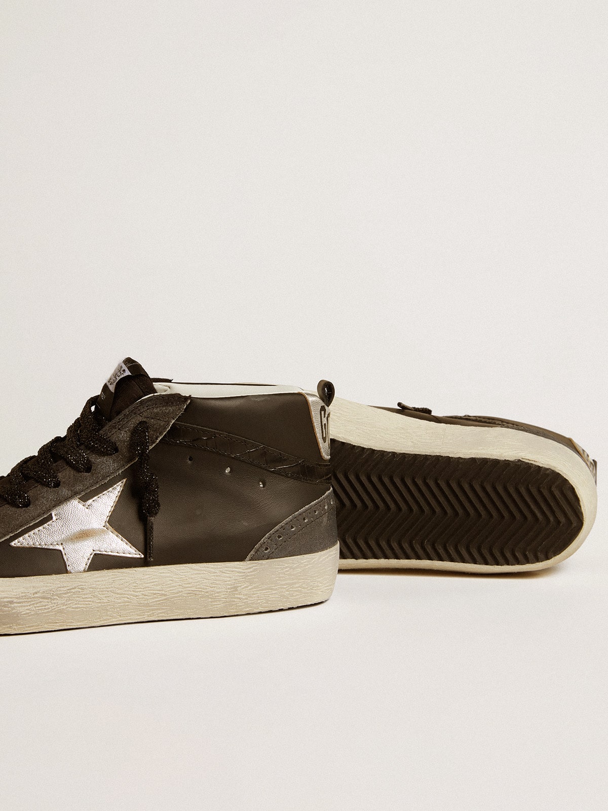 Women's Mid Star in black leather with silver metallic leather star| Golden Goose