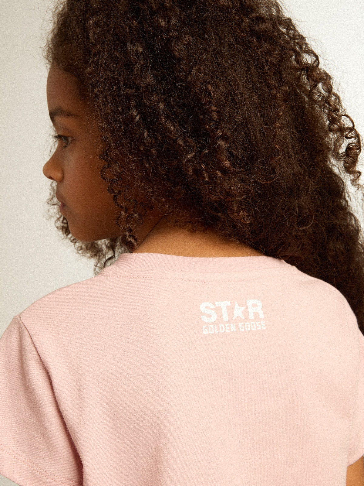Girls' pink T-shirt with white logo and maxi star| Golden Goose