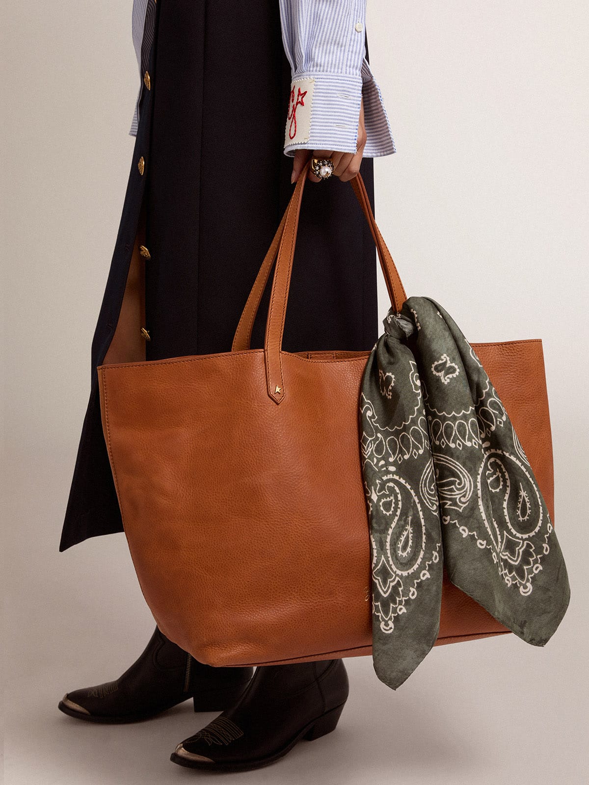 Moss-green scarf with paisley pattern| Golden Goose