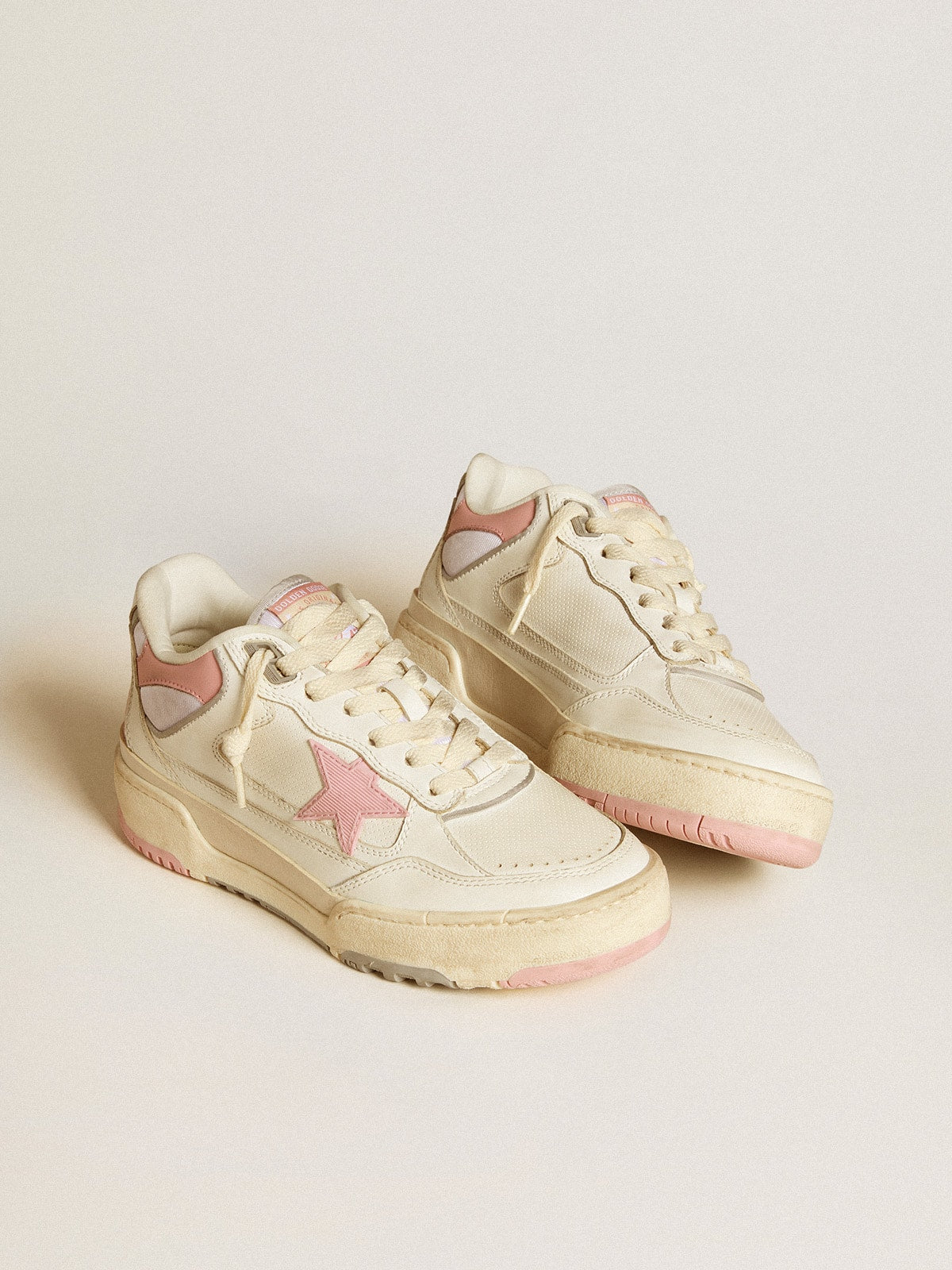 Women's Forty2 with pink star and white leather heel tab| Golden Goose