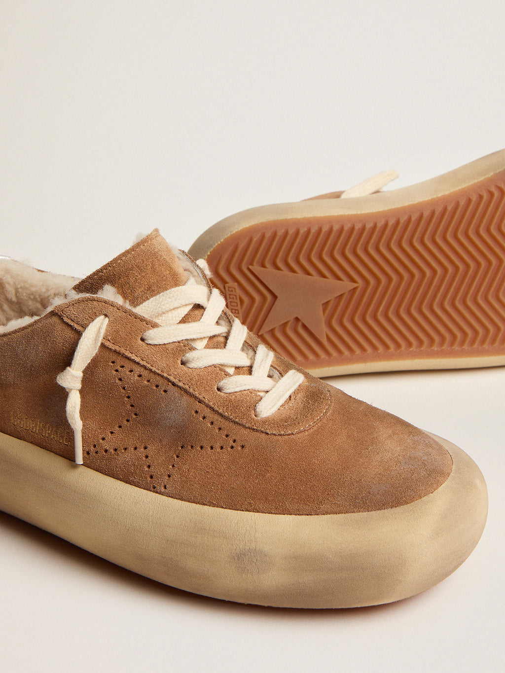 Women's Space-Star shoes in tobacco-colored suede with shearling lining| Golden Goose
