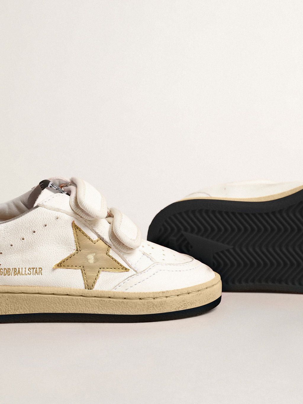 Ball Star Young with gold metallic leather star and heel tab| Golden Goose