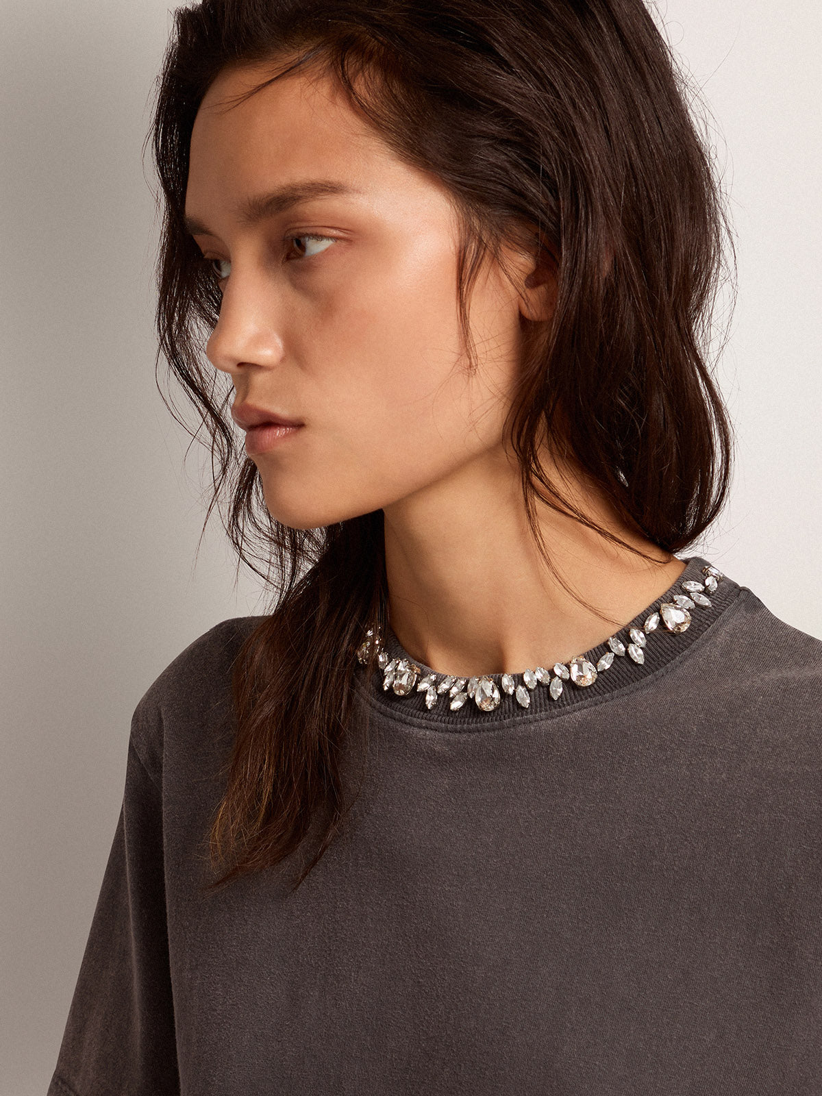 Women's anthracite gray T-shirt with crystals| Golden Goose