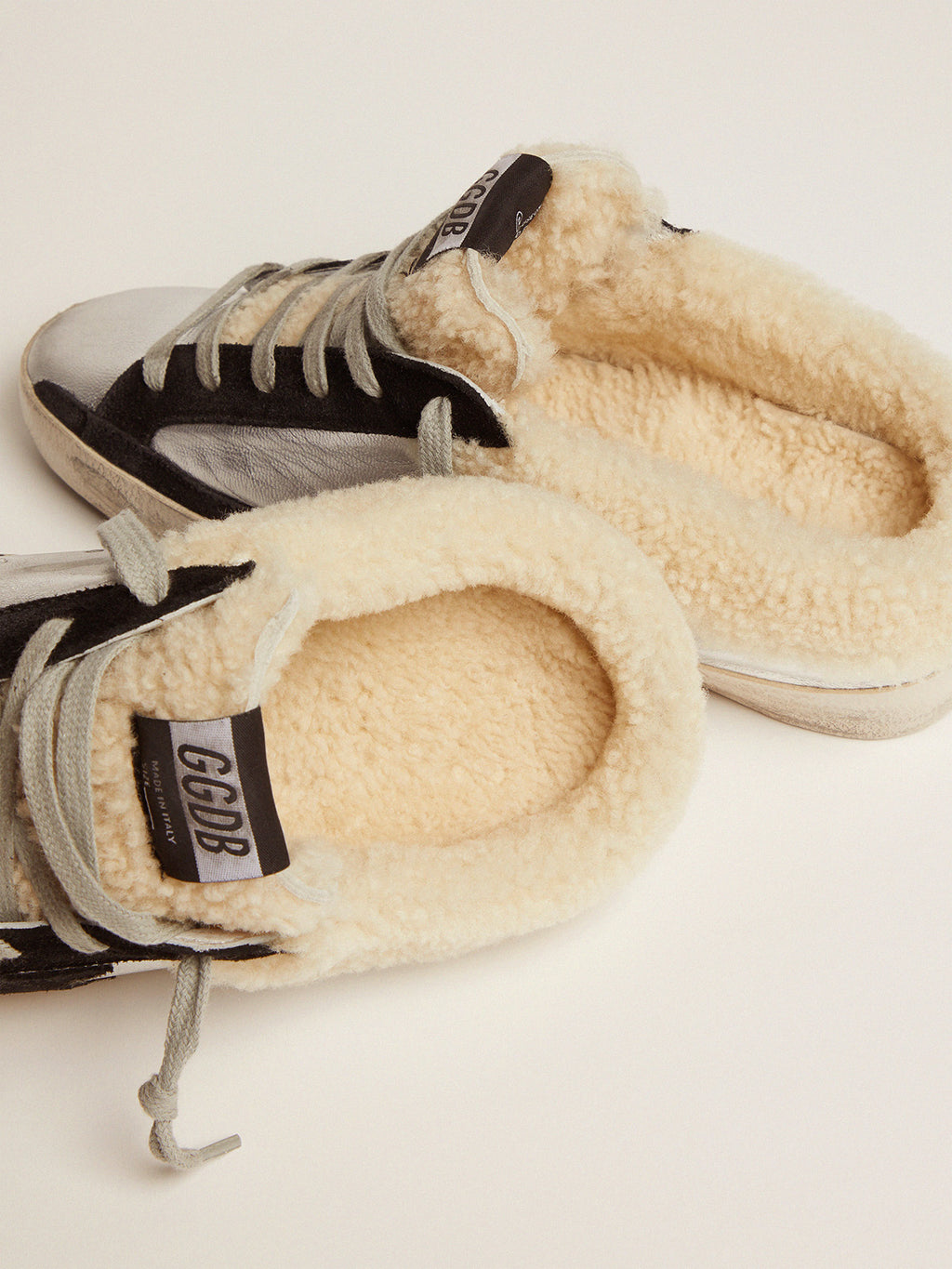 Women's Super-Star Sabot in silver laminated leather with black star| Golden Goose