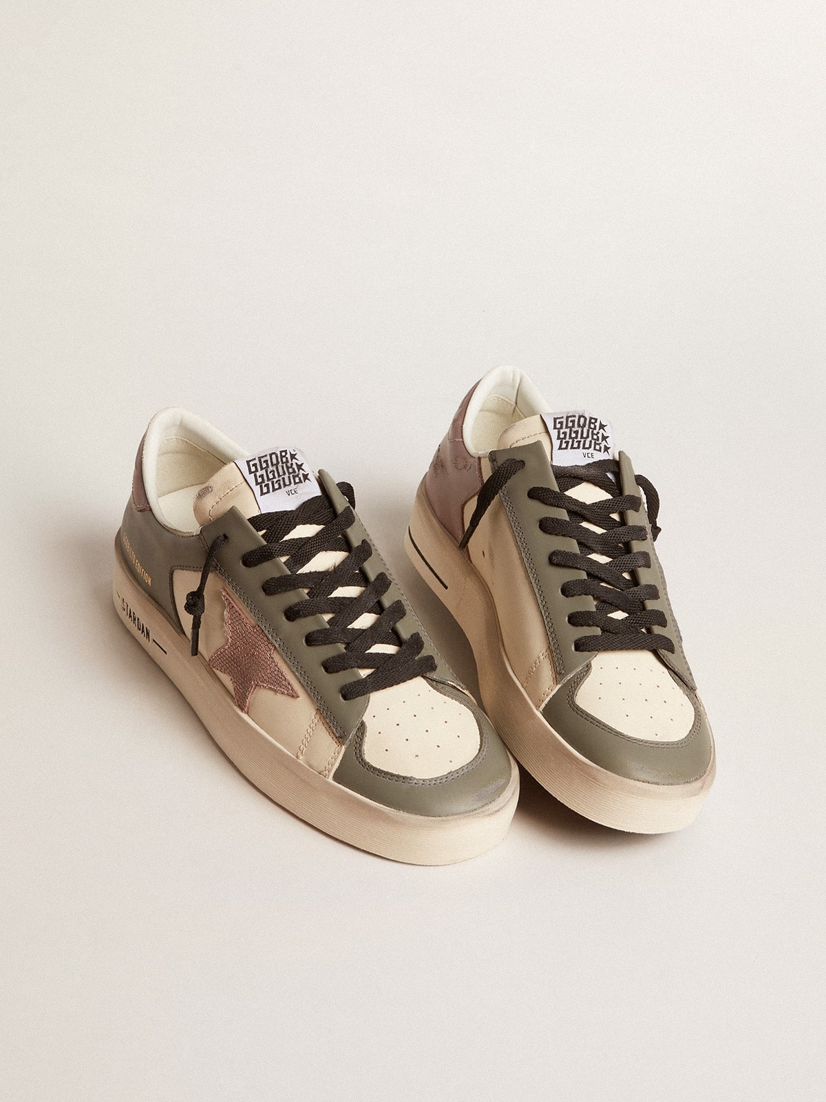 Women's Stardan LTD in gray leather with a pink leather star and heel tab| Golden Goose
