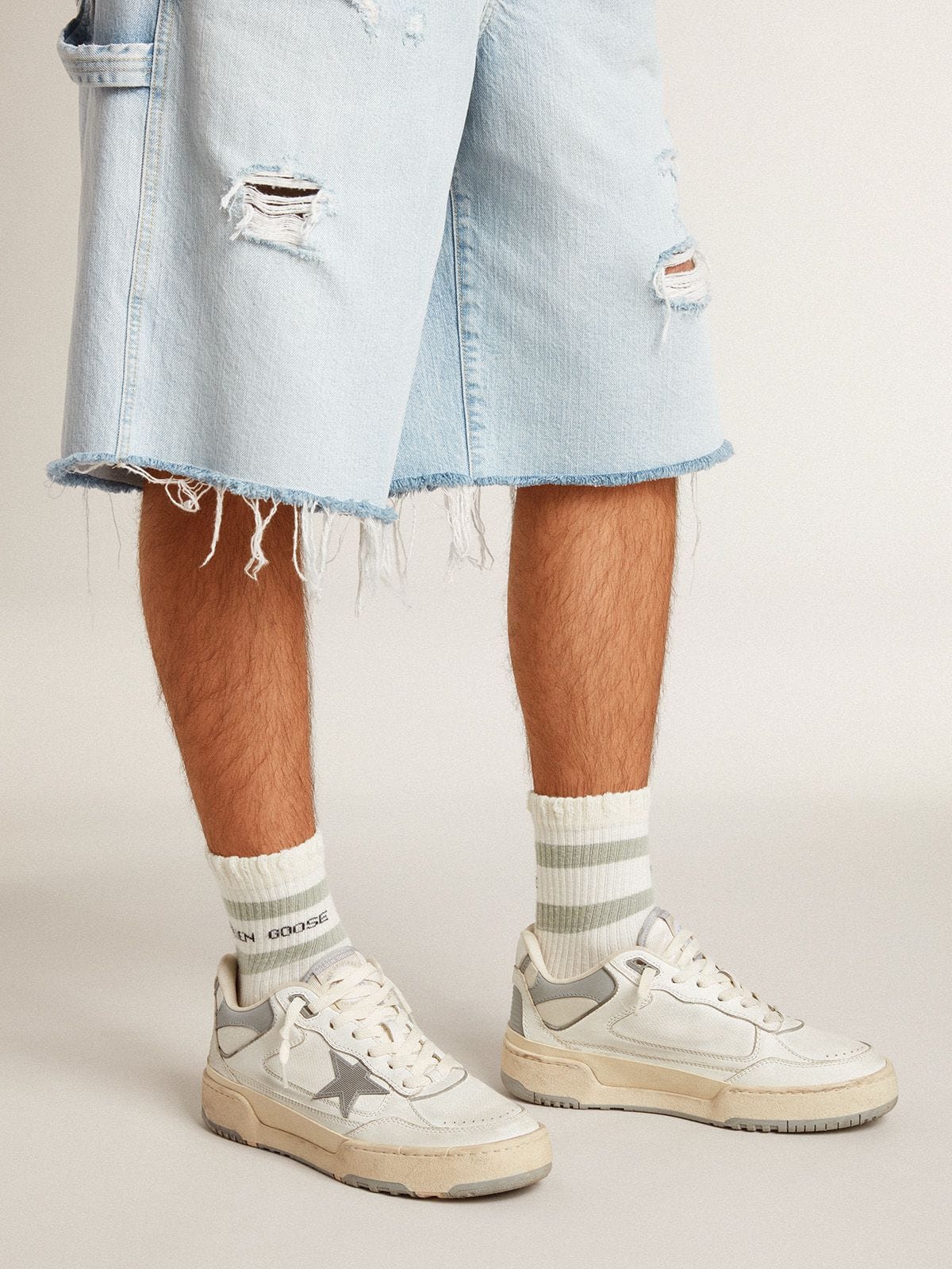 Men's Forty2 with grey star and white leather heel tab| Golden Goose