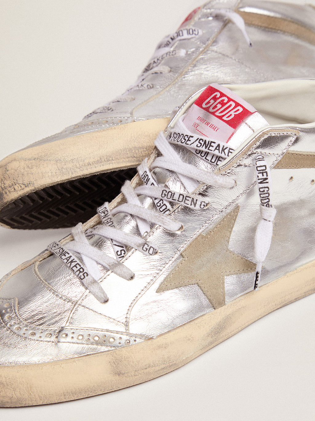 Women's Mid Star in silver laminated leather with dove gray star| Golden Goose
