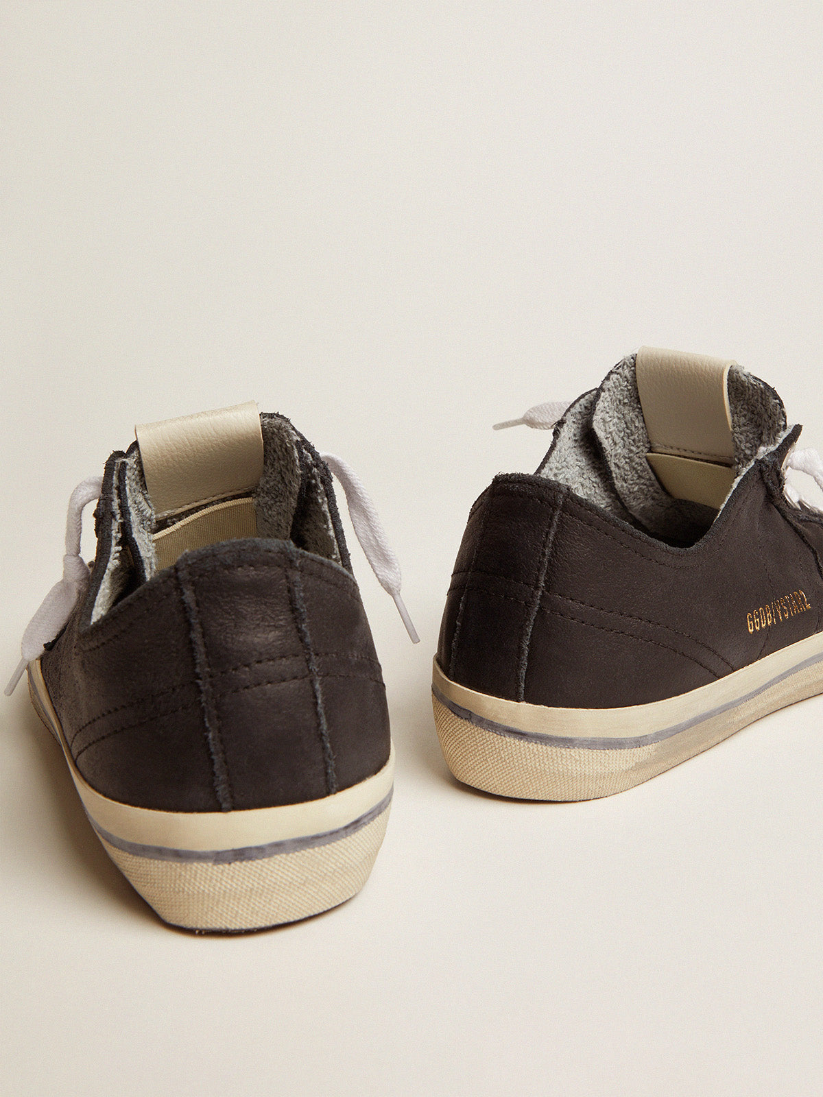 Women's V-Star vintage effect| Golden Goose