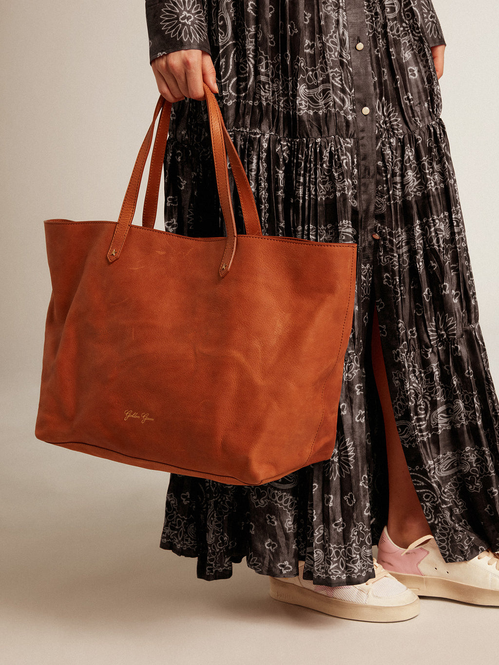 Pasadena Bag in tan-colored glossy leather with gold logo on the front| Golden Goose