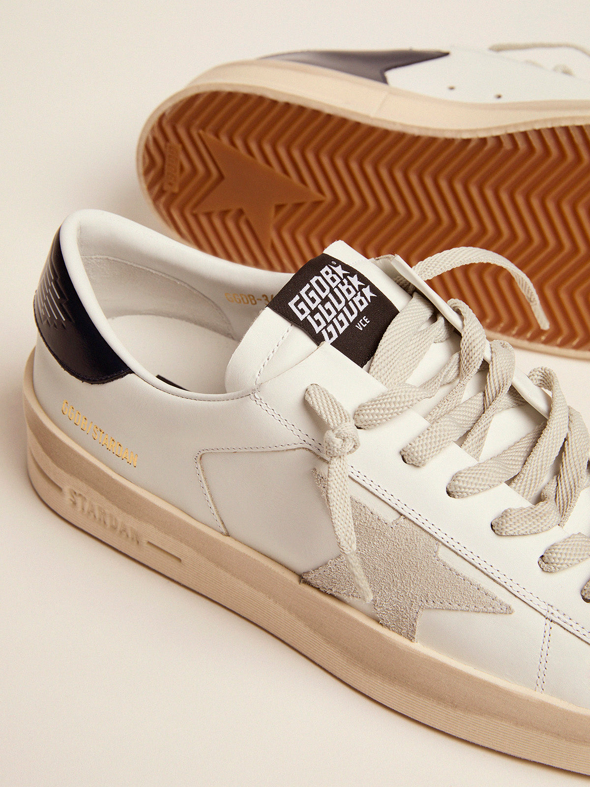 Men's Stardan with star in ice-gray suede and blue-navy heel tab| Golden Goose