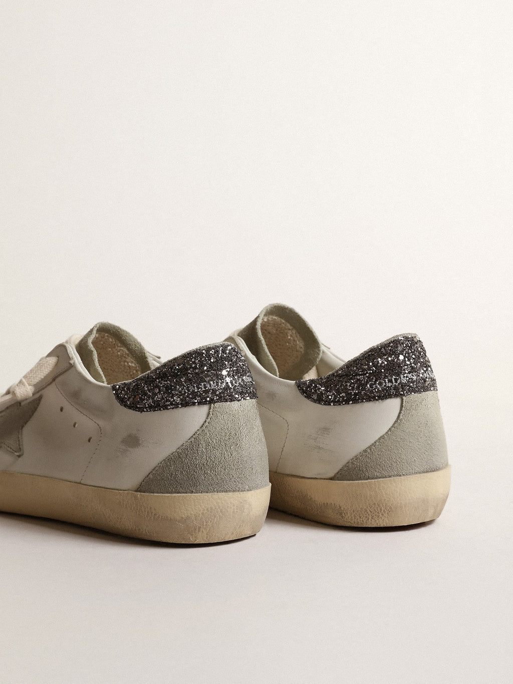 Women's Super-Star with gray star and dark gray glitter heel tab| Golden Goose