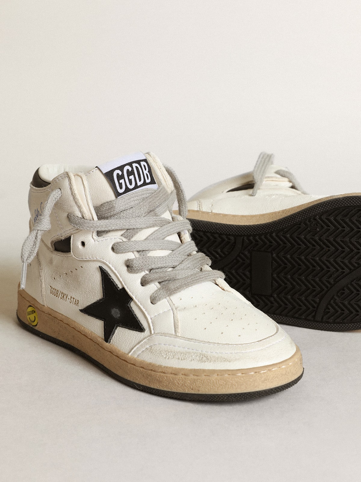 Young Sky-Star in white nappa with black star and heel tab| Golden Goose