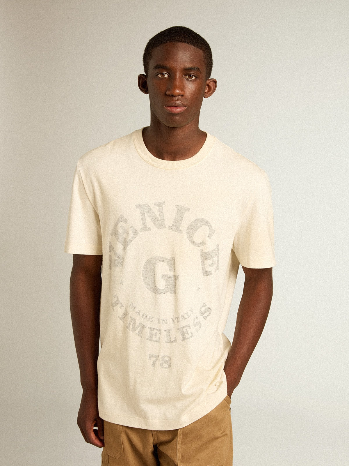 Men's cotton T-shirt in aged white with faded lettering| Golden Goose